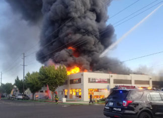 Fuego de Almacén en Modesto