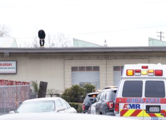 Hombre Cae de un Edificio en Modesto